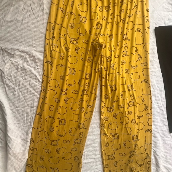 The Simpsons bundles Christmas Tee + 2 Piece Yellow /Black Sleepwear - Picture 11 of 17